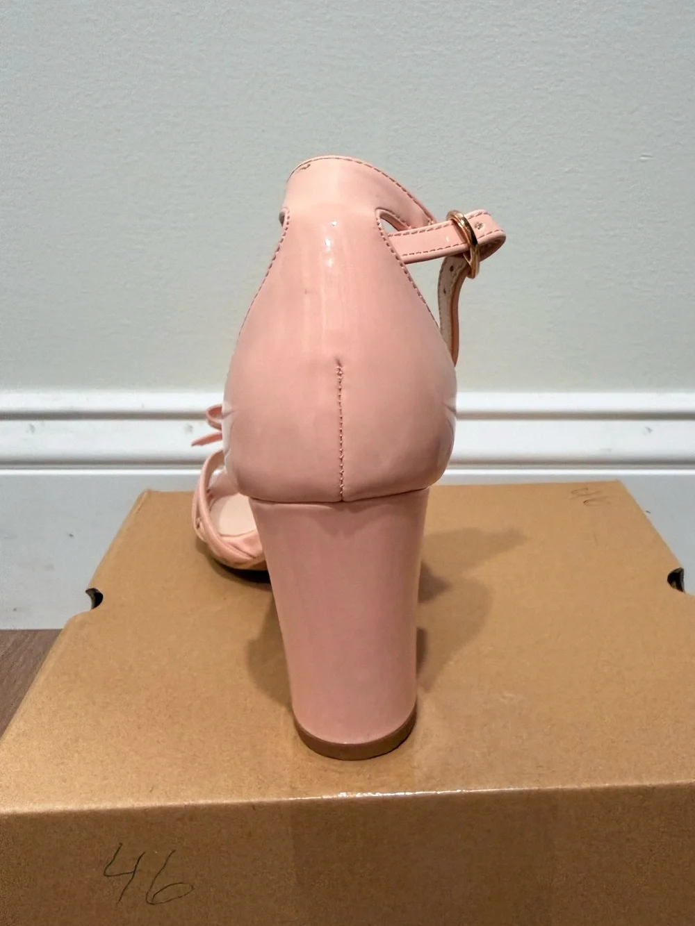 🔥NWT Women's Pink Ankle-Strap Block Heel Sandals Size 5 3 inches heel🔥